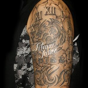 ストーンエフェクトなトライバルタトゥー