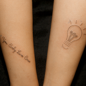 文字と電球のラインアート・タトゥー