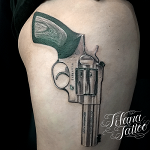 銃のファインライン タトゥー