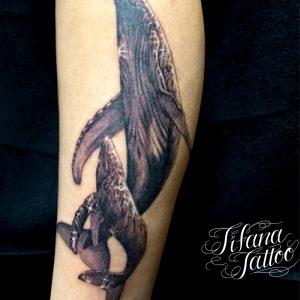 鯨の親子のタトゥー