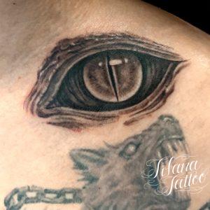 目のタトゥー