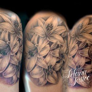 百合のファインライン・タトゥー