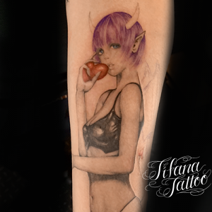 女性の悪魔のタトゥー