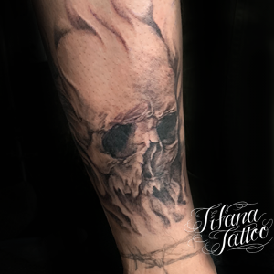 スカルのタトゥー