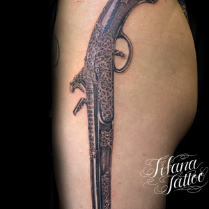 マスケット銃のタトゥー