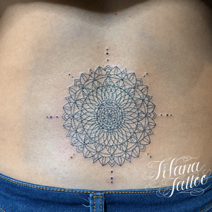 ジオメトリックなマンダラタトゥー