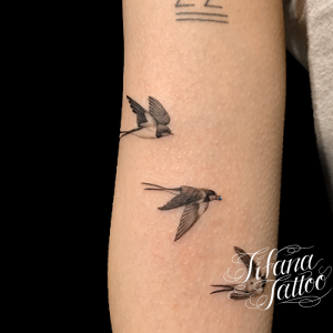 ツバメのファインライン ・タトゥー