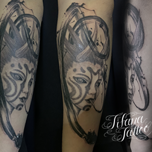 中性的な鬼のタトゥー