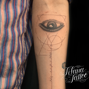 目|手|ジオメトリック・タトゥー