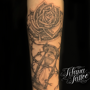 マネーローズ|砂時計|有刺鉄線のチカーノ・タトゥー