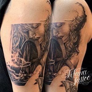 女性|蛾のタトゥー