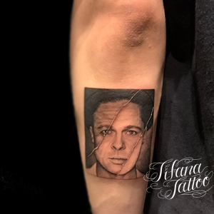 ブラッド・ピットのポートレート・タトゥー