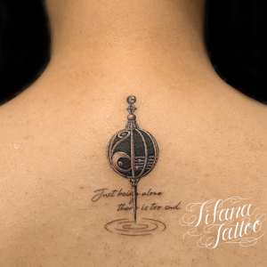 球体のファインライン・タトゥー