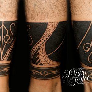 シンメトリーなトライバルタトゥー