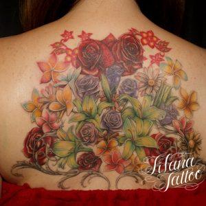 色鮮やかなボタニカル・タトゥー