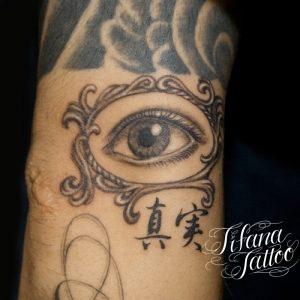 目のタトゥー