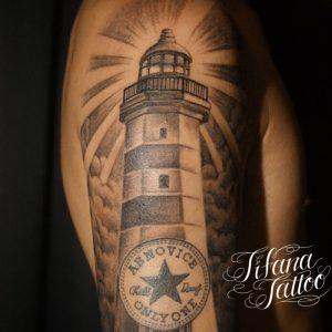 灯台のタトゥー