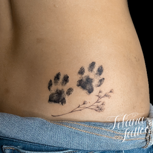肉球とかすみ草のファインライン・タトゥー