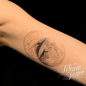 親子クジラのファインライン・タトゥー