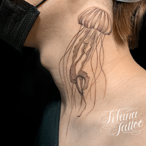 クラゲのファインライン・タトゥー