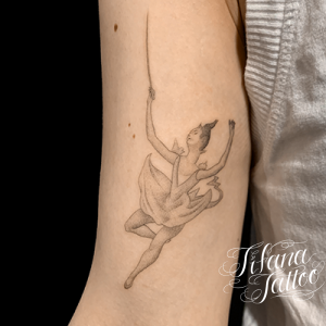 バレリーナの点描タトゥー