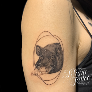 豚のファインライン・タトゥー