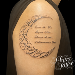 三日月|文字|ローマ数字のタトゥー