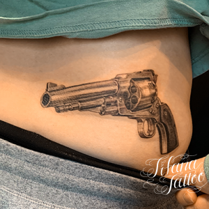 銃のタトゥー