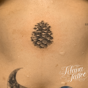 マツボックリのファインライン・タトゥー