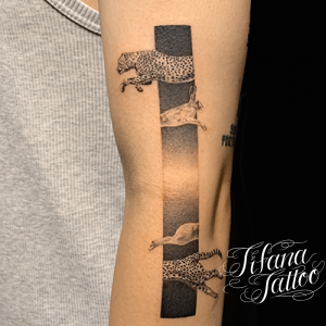 ヒョウとウサギのファインライン・タトゥー