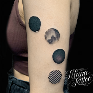 ジオメトリックなファインライン・タトゥー