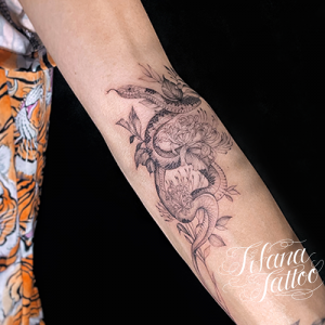 蛇|彼岸花のファインライン・タトゥー