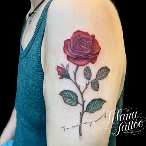 薔薇のファインライン・タトゥー