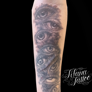 複数の目のタトゥー