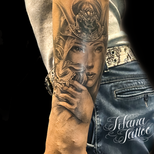 兜|女性のファインライン・タトゥー