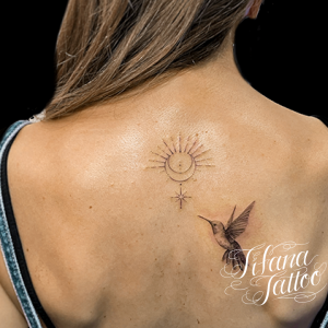 ハチドリ|太陽|月|星のファインライン・タトゥー