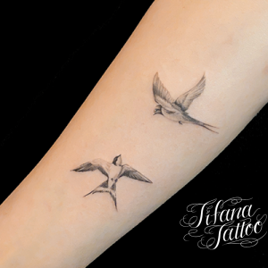 ツバメのファインライン・タトゥー