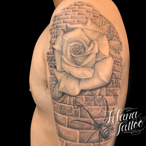 塀|レンガ|薔薇|蜘蛛のタトゥー