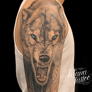 狼のハーフスリーブ・タトゥー