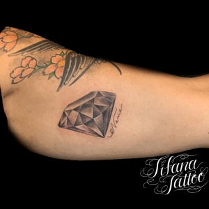 ダイヤモンドのファインライン・タトゥー