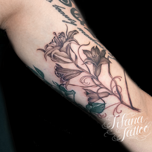 ユリのタトゥー