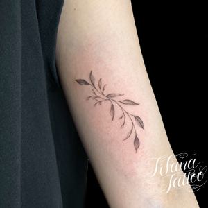 葉っぱのファインライン・タトゥー