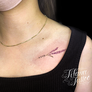 ラベンダーのファインライン・タトゥー
