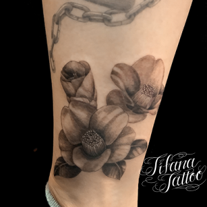 椿のファインライン・タトゥー