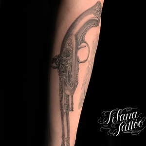 アンティークのピストル・タトゥー