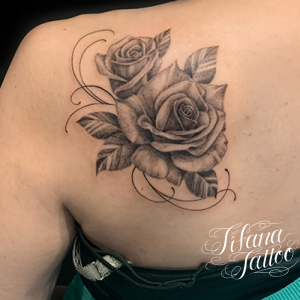 薔薇のファインライン・タトゥー