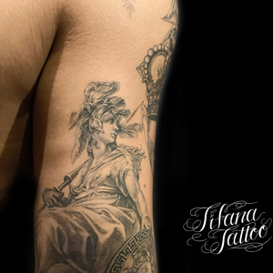 女神ミネルバのファインライン・タトゥー