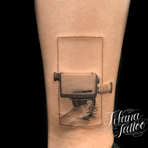 ビデオカメラのファインライン・タトゥー