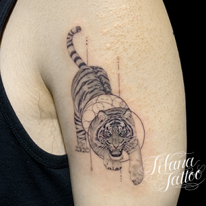 虎のジオメトリック・タトゥー