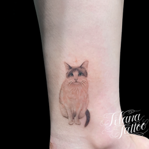 愛猫のファインライン・タトゥー